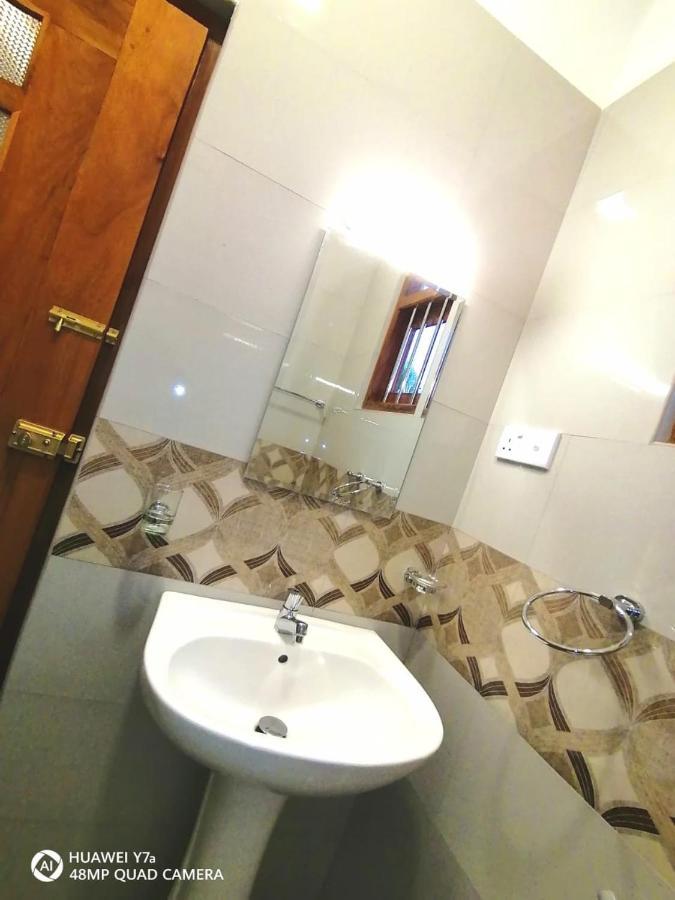 Villa Wismar Hikkaduwa Buitenkant foto